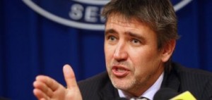 Senador PS, Fulvio Rossi, presidente de la comisión de Educación.