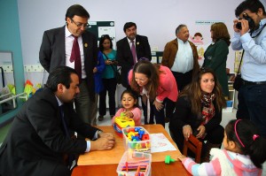 En recorrido por el Jardín Infantil Matías Cousiño, el Intendente subrogante, Enrique Inostroza, destacó que estos establecimientos benefician a 18.109 niños en la Región.