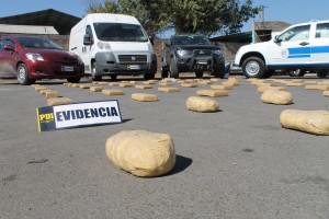 La Brigada Antinarcóticos (BRIANT) de la PDI de Rancagua, logró la incautación de cannabis sativa y cocaína base, la que iba a ser distribuida en Santiago y en Rancagua.